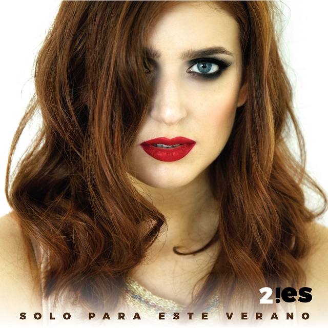 Alice Latini, in arte 2IES, e la copertina del singolo "Solo para este verano"