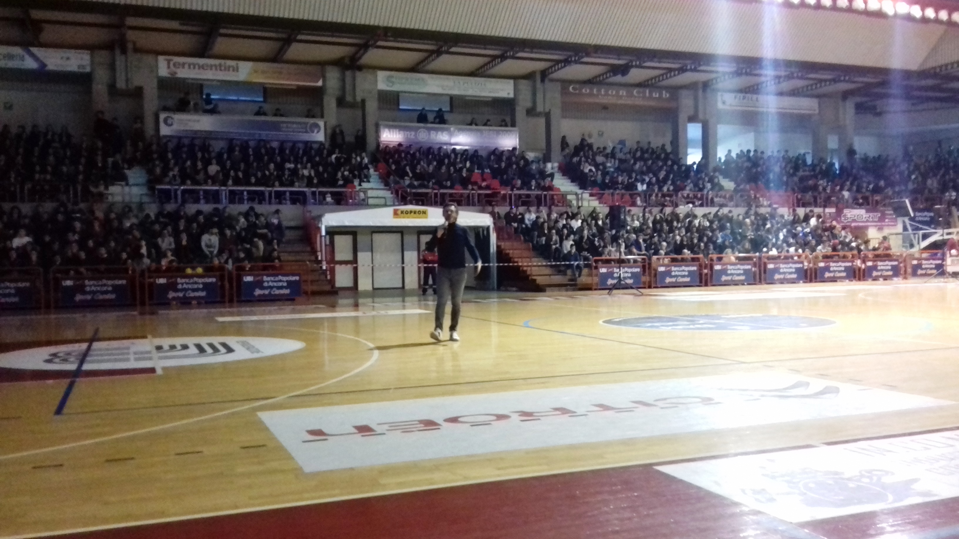Jesi, palazzetto dello sport “E. Triccoli”: interventi per illuminazione e sicurezza antincendio