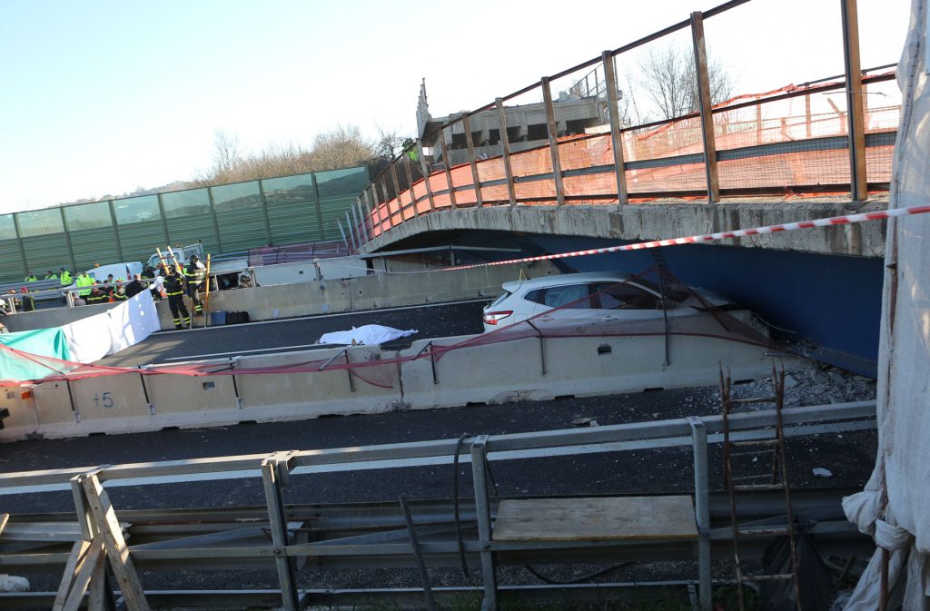 9 Marzo 2017 Crollo del cavalcavia in A14: nella foto l'impatto dell'auto dei coniugi Diomede sul ponte 167
