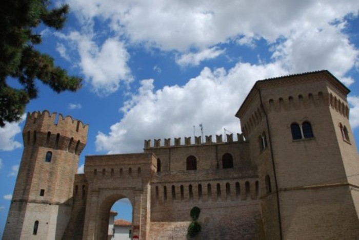 Porta Romana, ingresso al centro storico di Barbara