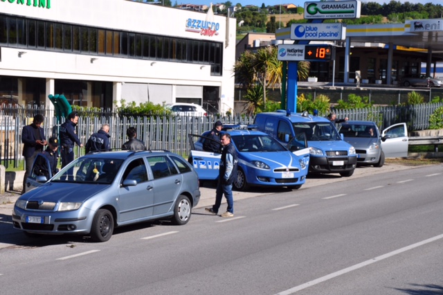 Osimo, maxi controlli anti Covid dei poliziotti in centro e in periferia