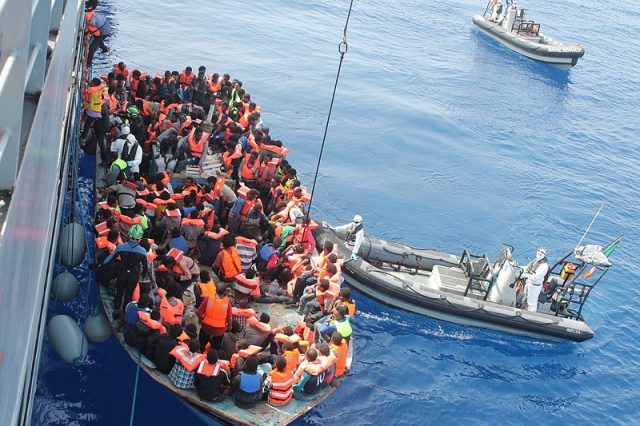 Una barca di migranti