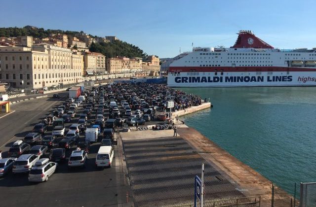 Porto di Ancona, aumentano i passeggeri, lieve calo per il traffico merci