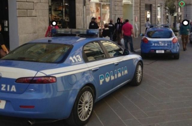 Polizia in centro ad Ancona (Foto: Polizia di Stato)