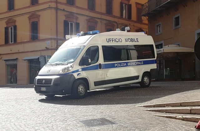 L'ufficio mobile della Polizia Locale a Jesi