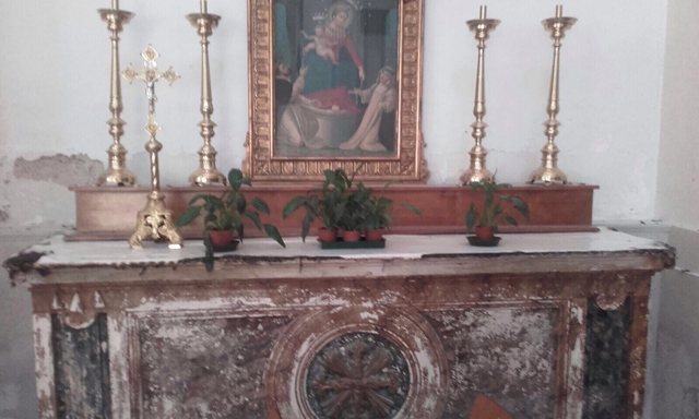 'altare della chiesa di San Pietro Martire preso di mira dai vandali