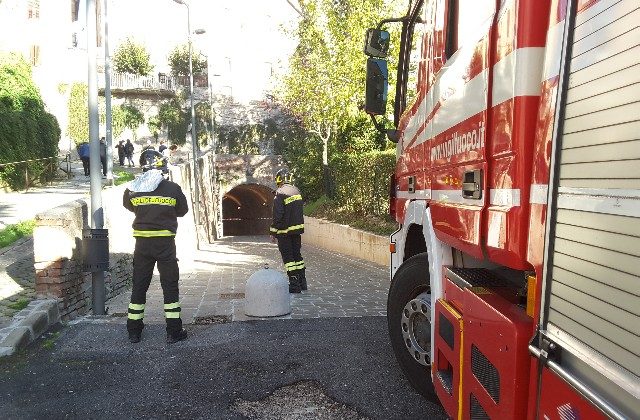 L'intervento dei Vigili del Fuoco presso l'impianto di risalita di via Castelfidardo
