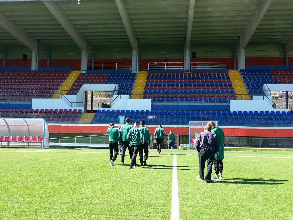 I biancoverdi testano il campo dello stadio Gran Sasso d'Italia a L'Aquila