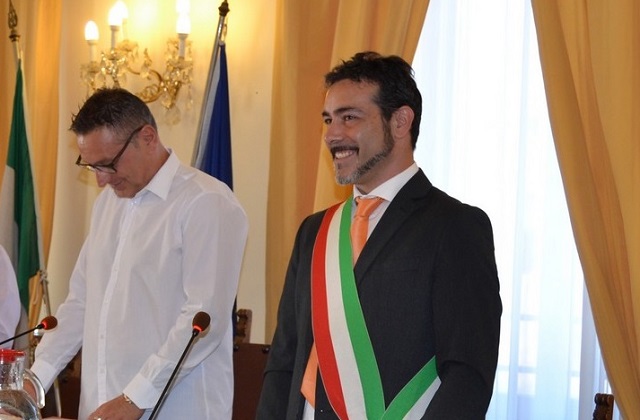 Il sindaco di Castelfidardo Roberto Ascani accanto al presidente del Consiglio Comunale Damiano Ragnini