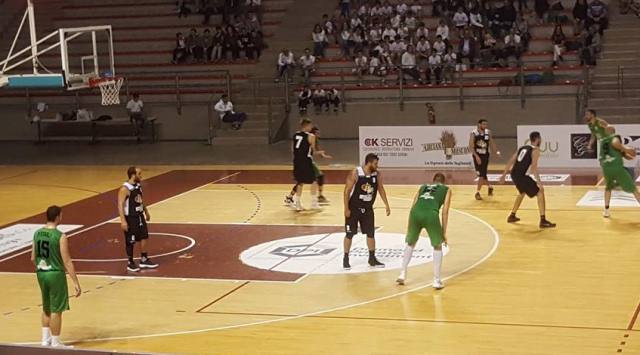 Fasi di gioco dell'incontro tra Campetto Basket e Robur Falconara