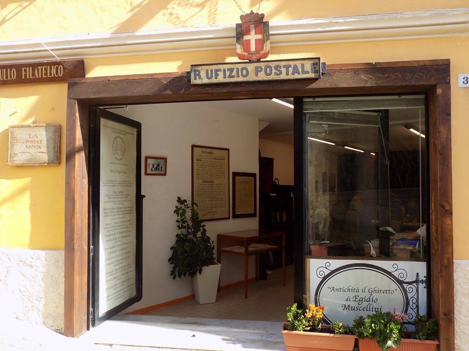 La ricostruzione dell'ufficio postale a Castelfidardo da parte del circolo "Matassoli"