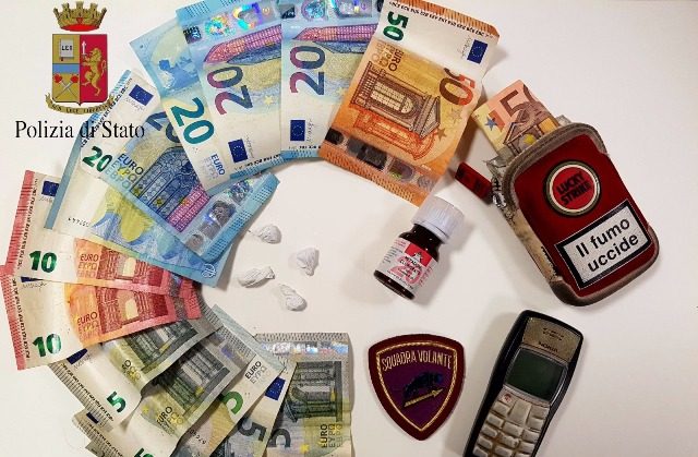 Eroina e soldi sequestrati Foto: (Polizia di Stato)