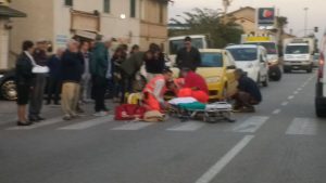 Le operazioni di soccorso dopo l'investimento