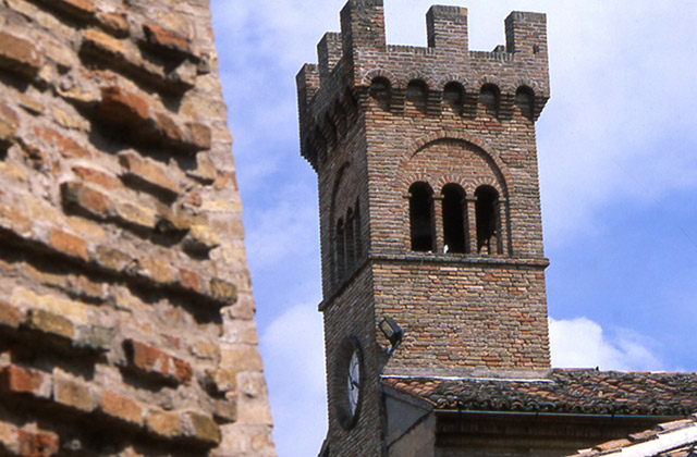 La torre civica di Castelleone di Suasa