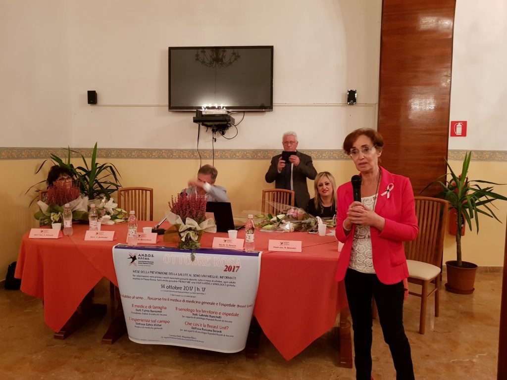 Un momento del convegno "Un dubbio al seno". Al microfono Daniela Ronchi, presidente Andos Ancona