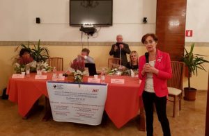 Un momento del convegno "Un dubbio al seno". Al microfono Daniela Ronchi, presidente Andos Ancona