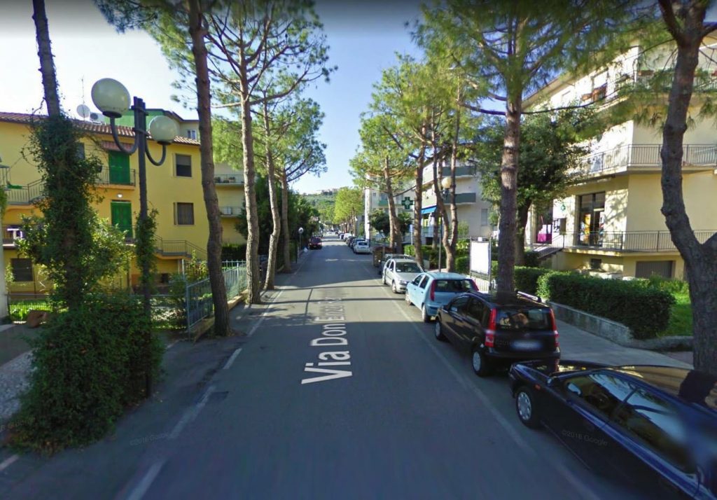 Via Rampolla, dove verranno tagliati i pini