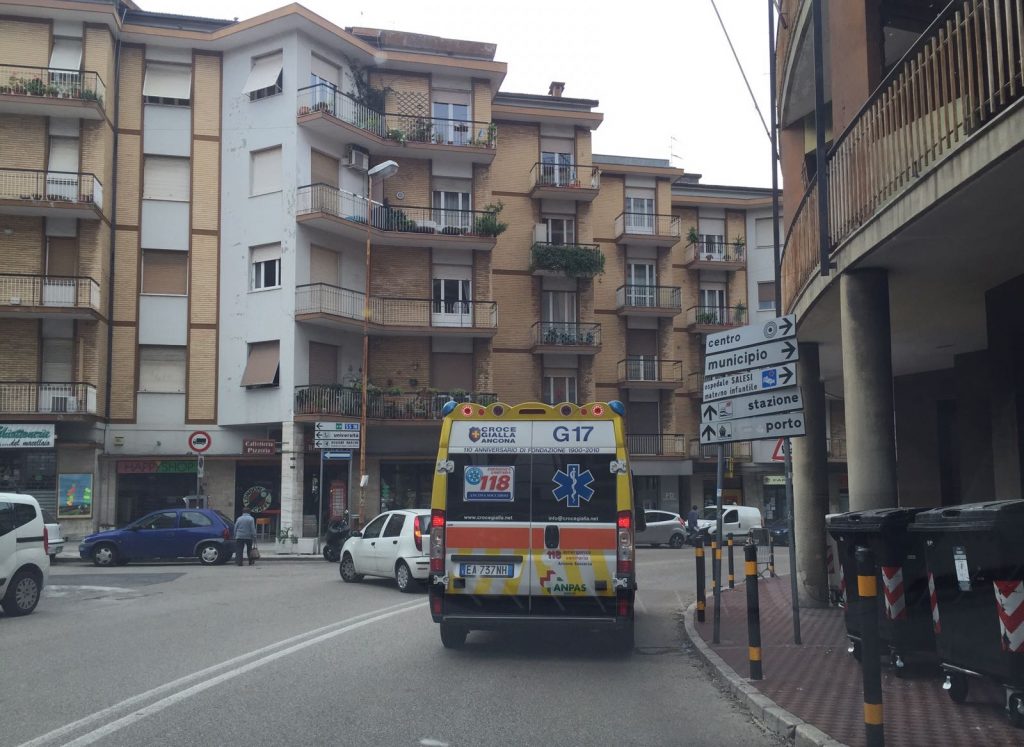 Croce Gialla in via XXV Aprile ad Ancona