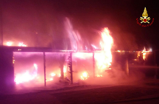 incendio al porto di Senigallia