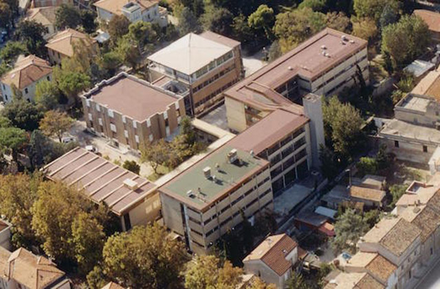Il liceo scientifico Enrico Medi di Senigallia ripreso dall'alto