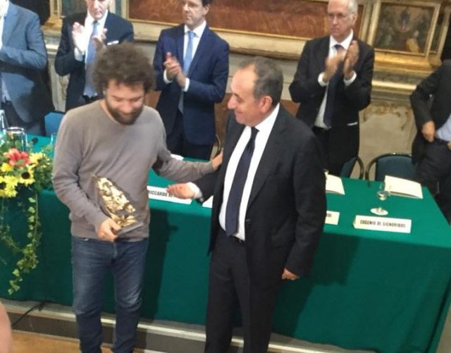 Marco Scarponi ritira il premio Gentile