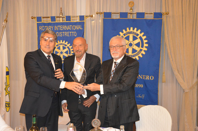 Premio Rotary Falconara e Ancona Conero. Al centro Franco Bastianelli