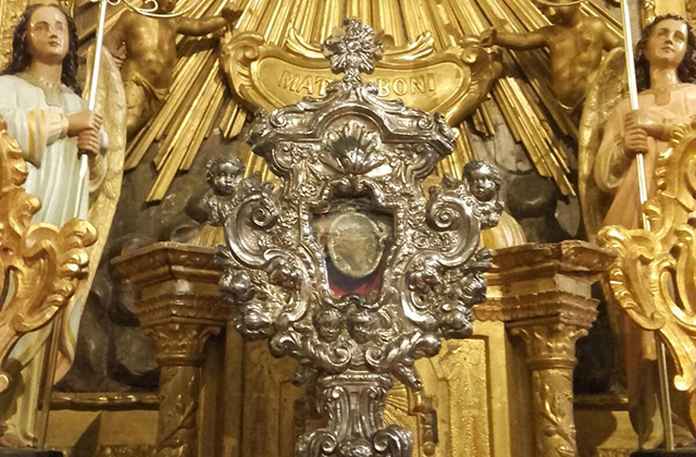 Reliquie esposte alla chiesa della Croce di Senigallia