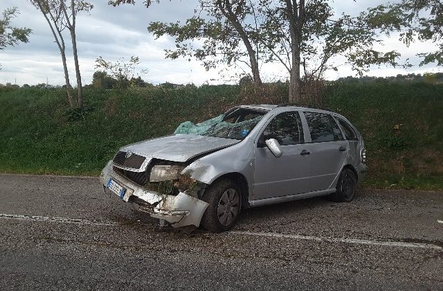 L'auto incidentata in via Sant'Antonio, tra Monsano e Jesi