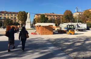 Le casette di legno per il mercatino di Natale