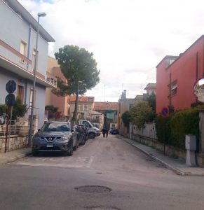 L'incrocio tra via Repubblica e via Tommasi, un quartiere nel caos