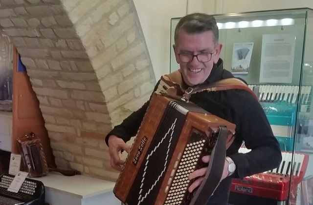 Mike Joyce al Museo internazionale della fisarmonica di Castelfidardo