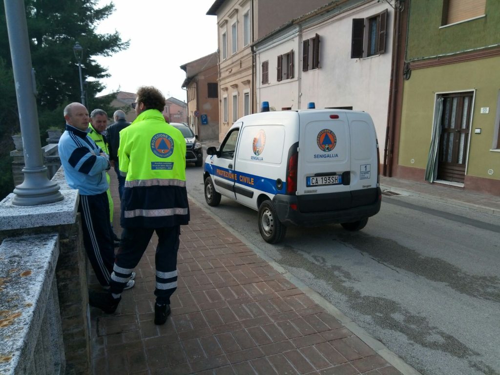 L'arrivo della Protezione Civile a Scapezzano