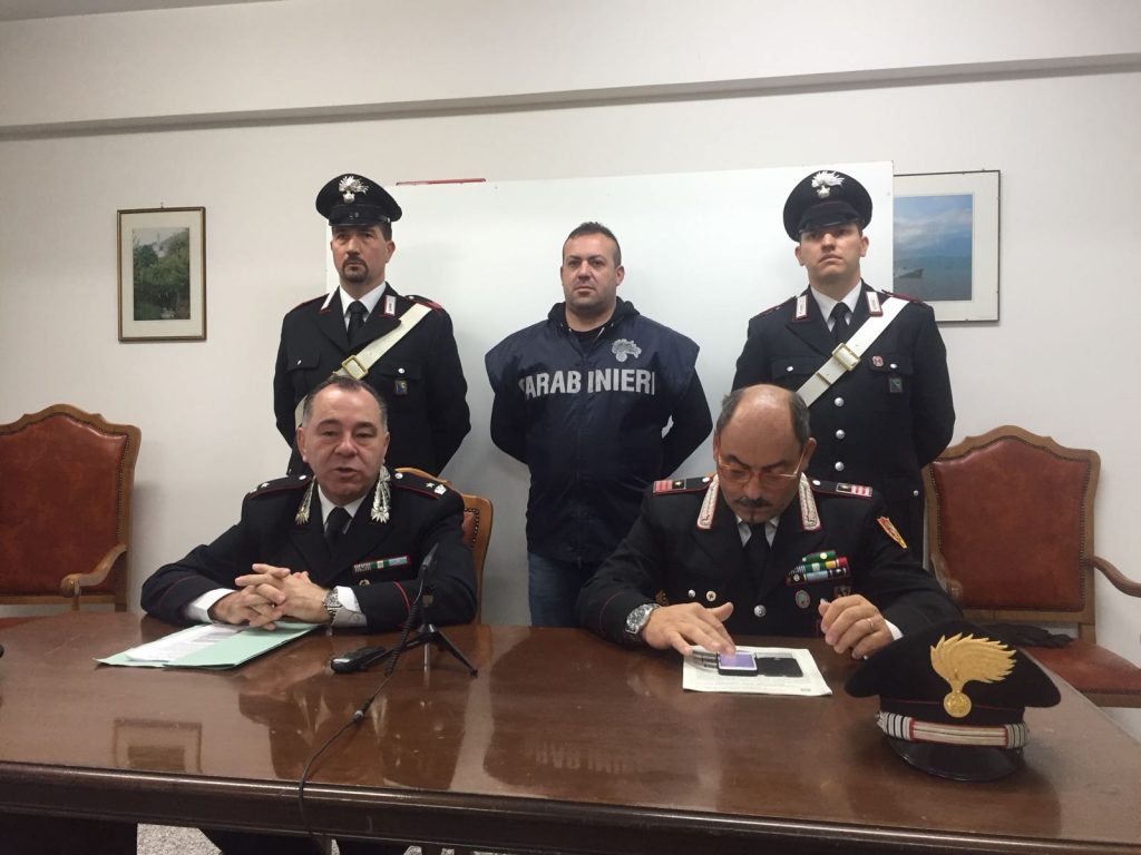 A sinistra il maggiore Raffaele Conforti, e il comandante Norm Osimo Luciano Almiento