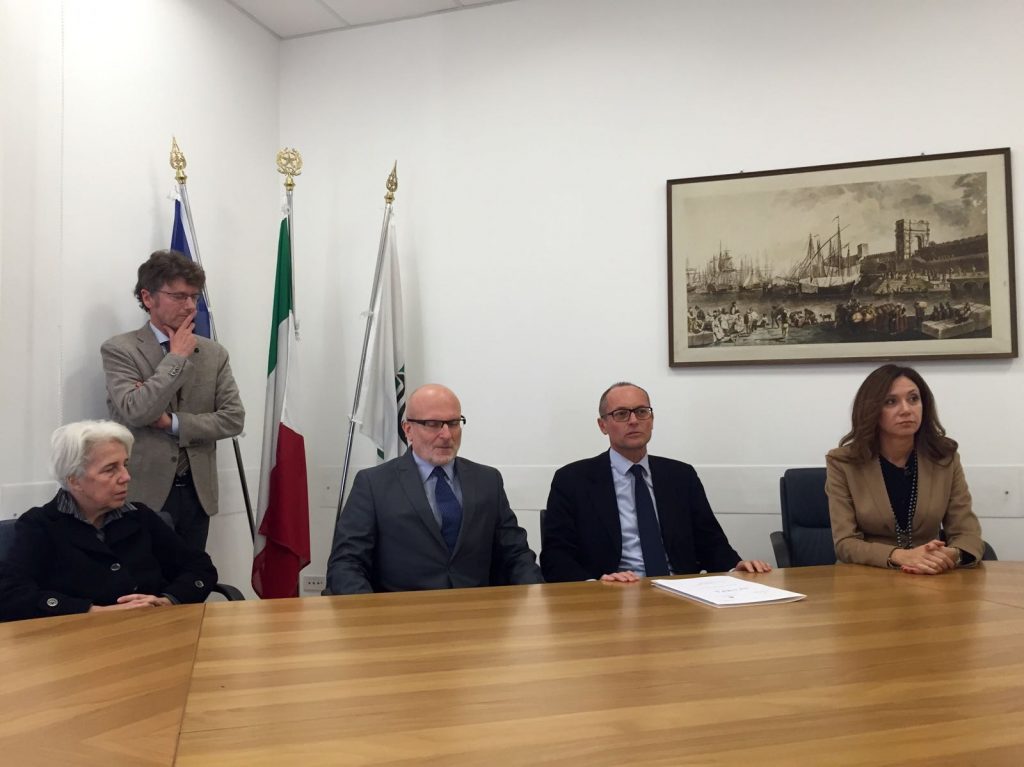 La firma del protocollo in procura generale. Da sinistra Elisabetta Melotti, Giuseppe De Rosa, Sergio Sottani e Giovanna Lebboroni