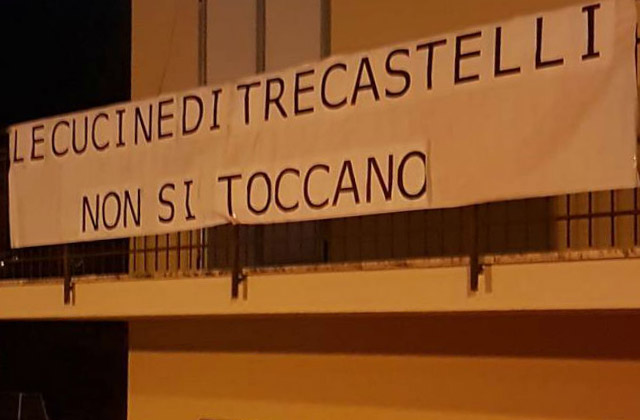 La protesta del comitato "No mensa unica" di Trecastelli
