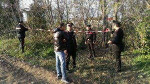 Il maresciallo Giuseppe Losito della Compagnia dei carabinieri di Tolentino sul luogo del ritrovamento del cadavere