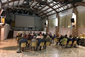 L'assemblea degli iscritti del PD durante la rielezione del segretario e del direttivo L'assemblea degli iscritti del PD durante la rielezione del segretario e del direttivo