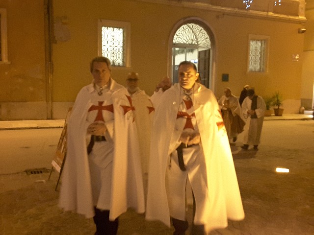 I Templari mentre entrano in San Nicolò