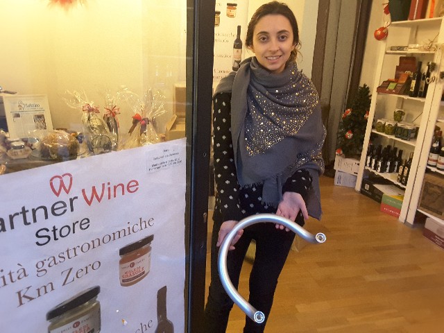 Tentata effrazione al Partner Wine Store di via Mura Occidentali