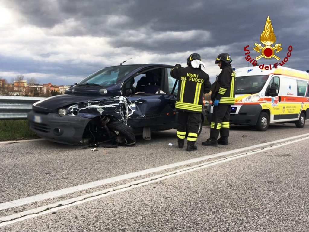 L'intervento dei Vigili del Fuoco a Chiaravalle