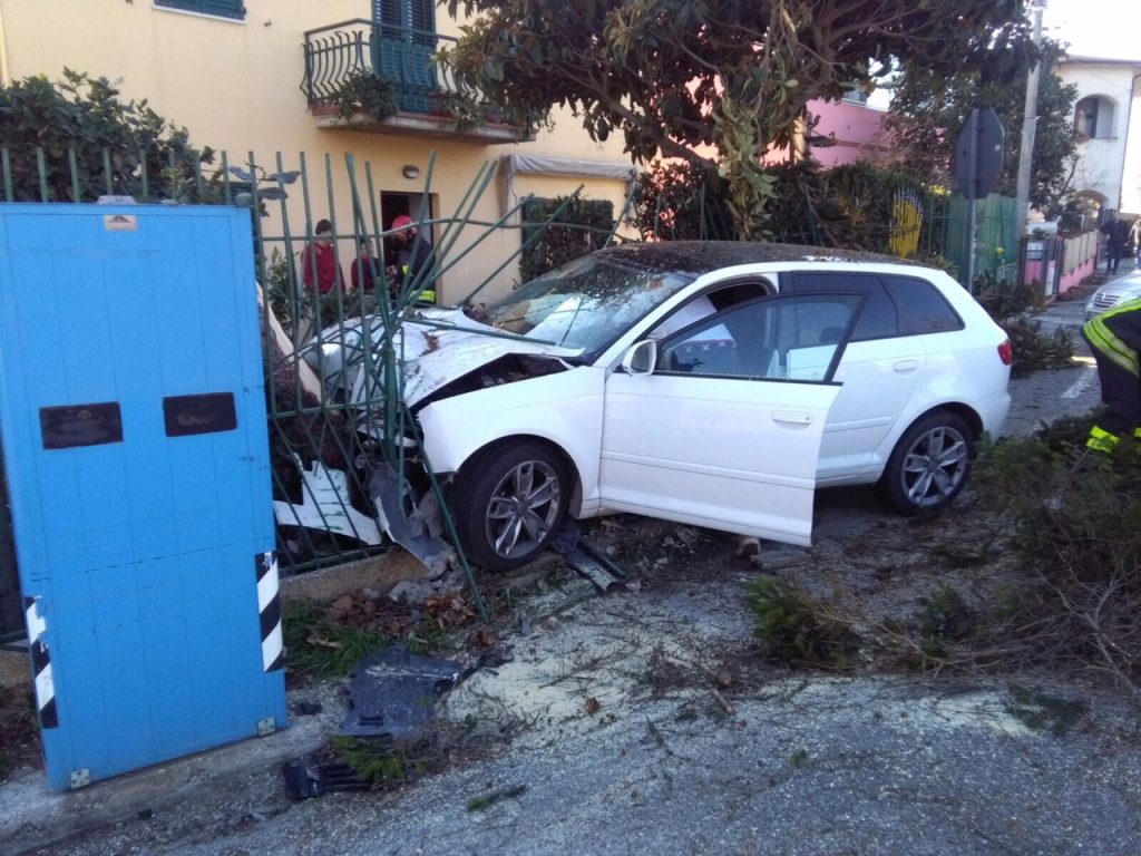 Il fuoristrada in via di Jesi a Osimo