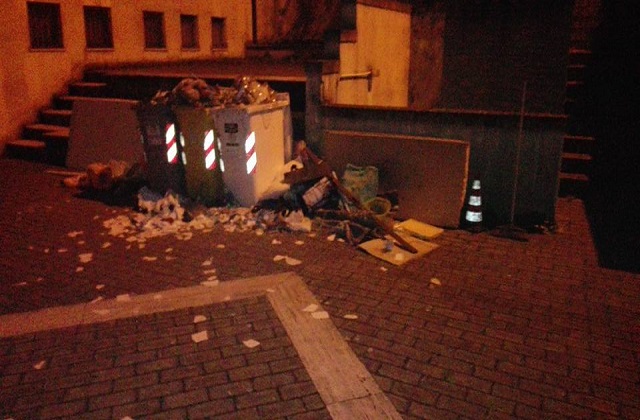 La piazzetta dopo la lite (foto di Pietro Renzulli)