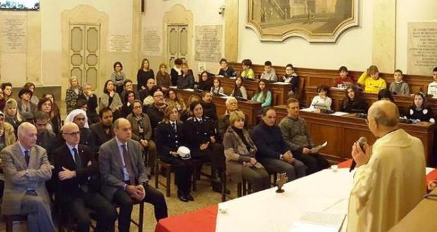 La celebrazione eucaristica pre natalizia dello scorso anno nell'aula del Consiglio comunale