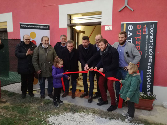 Il taglio del nastro della nuova comunità familiare "Casa Rossa"