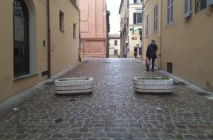 Fioriere in via Mazzini