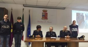 Il capo delle Volanti Cinzia Nicolini con Carlo Pinto, dirigente della squadra mobile e Massimiliano Olivieri della polizia scientifica