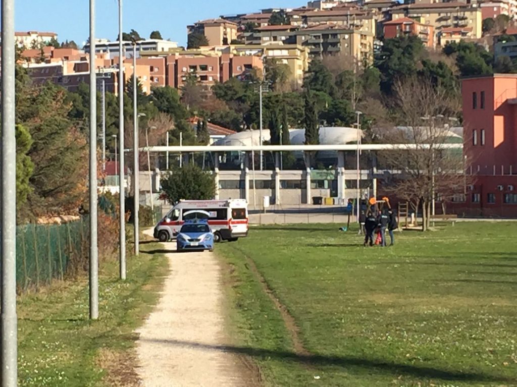 Il campetto vicino al Conti dopo il dramma