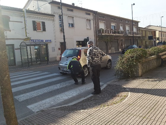 I rilievi della Polizia Locale sul luogo dell'investimento
