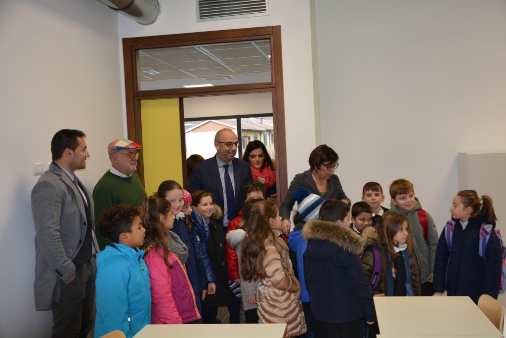 Gli alunni nella nuova scuola di Pieve Torina