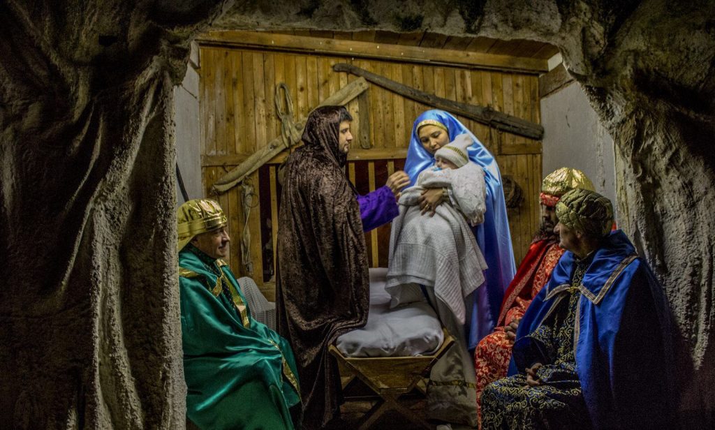 L'arrivo dei Re Magi nel presepe vivente di Candia